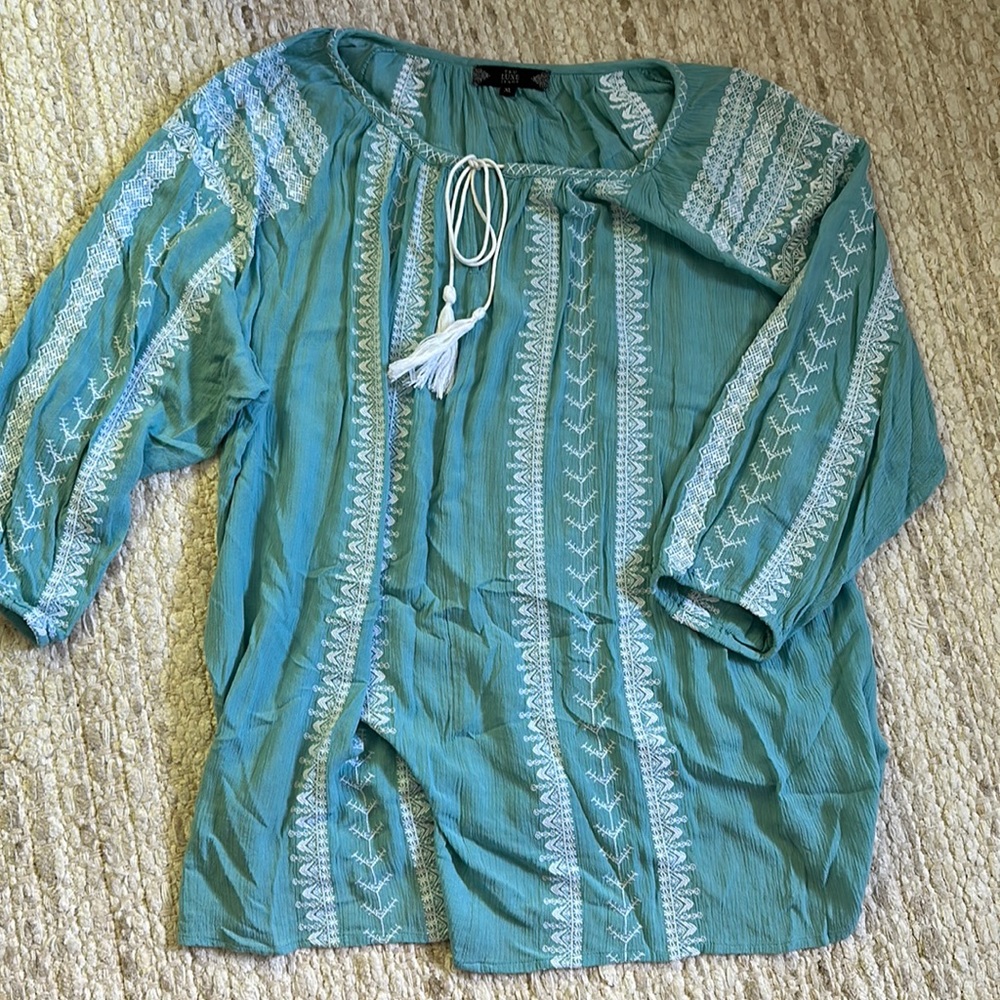 Tru LUXE Women’s Teal Light Top Size XL